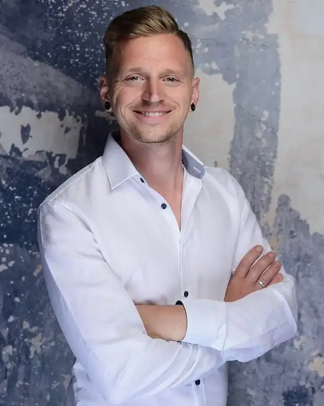 Janis Kuhn, Sicherheitsmeister und Fachkraft für Arbeitssicherheit, im Porträt
